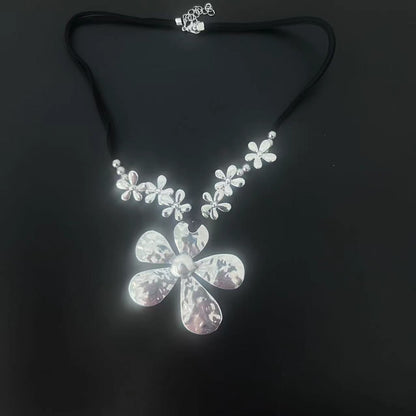 Retro Alloy Pendant Necklace