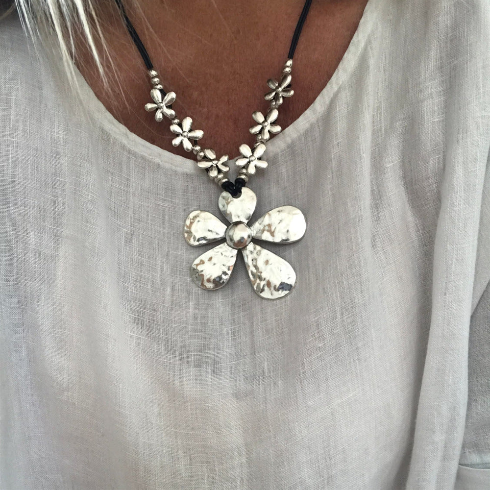 Retro Alloy Pendant Necklace